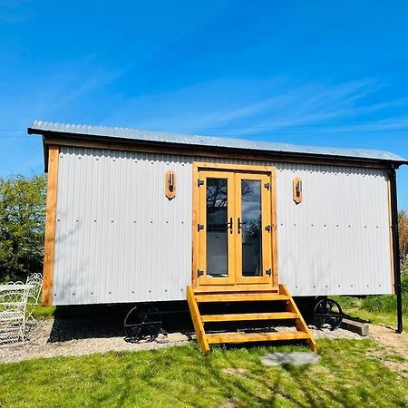 The Hut@Trefechan Wen - Coastal Coziness! Goodwick Bagian luar foto