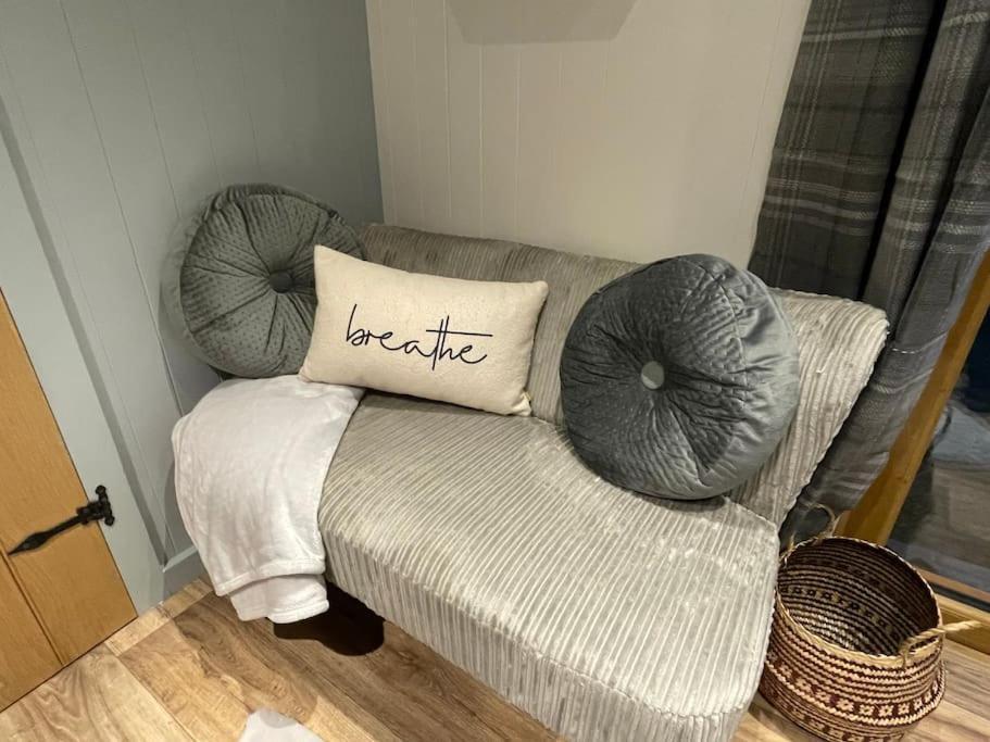 The Hut@Trefechan Wen - Coastal Coziness! Goodwick Bagian luar foto