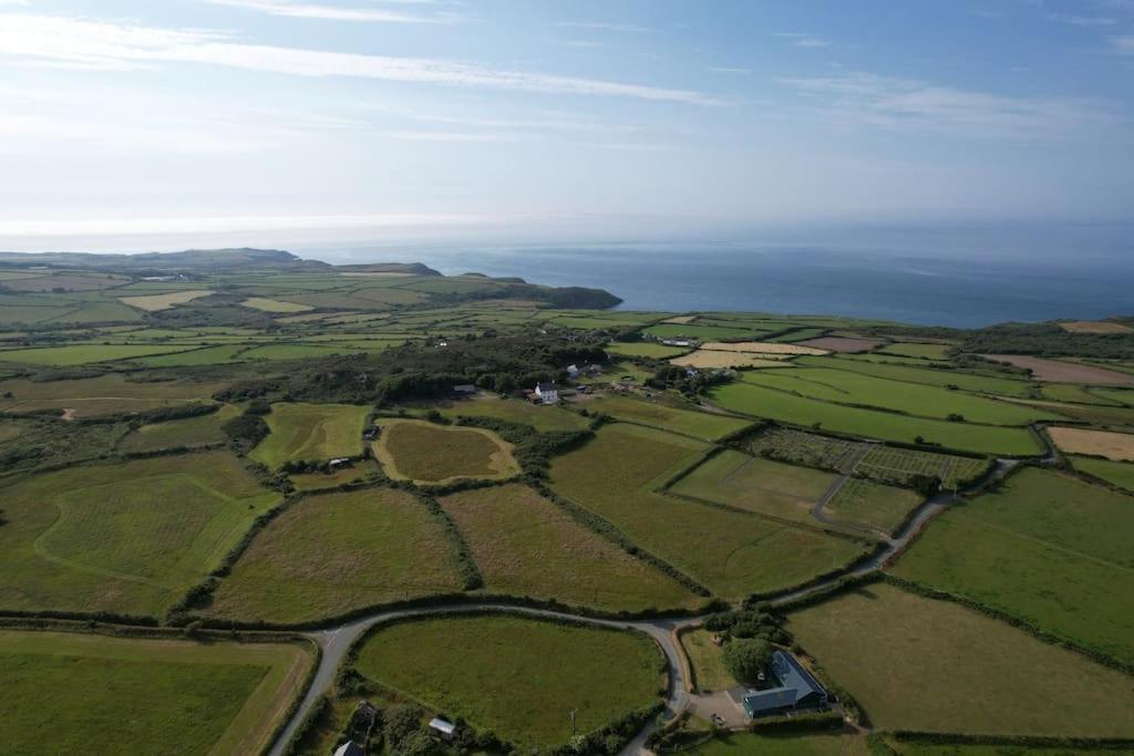 The Hut@Trefechan Wen - Coastal Coziness! Goodwick Bagian luar foto