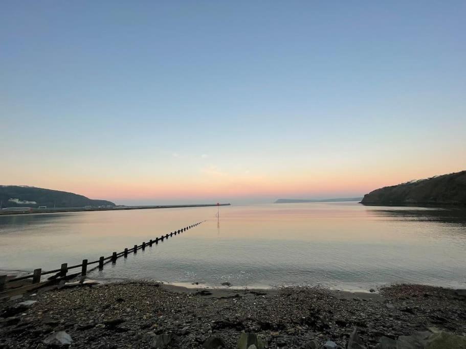 The Hut@Trefechan Wen - Coastal Coziness! Goodwick Bagian luar foto