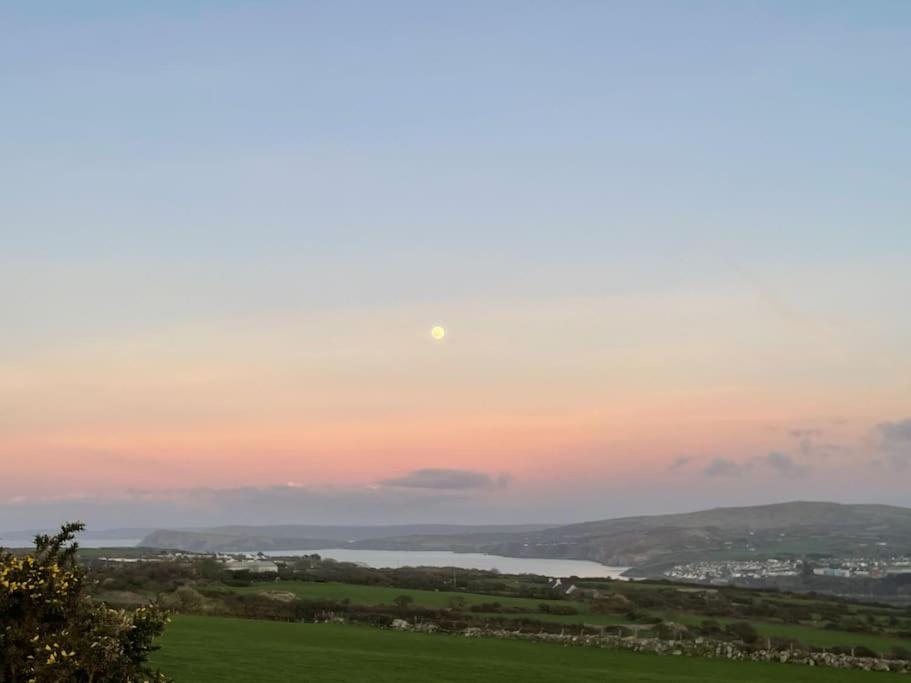 The Hut@Trefechan Wen - Coastal Coziness! Goodwick Bagian luar foto