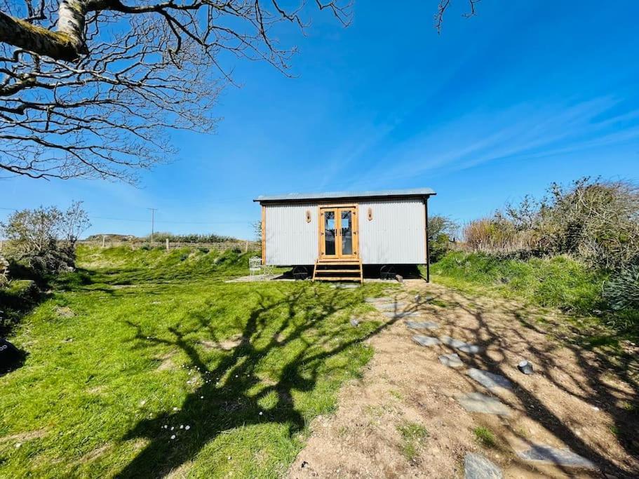 The Hut@Trefechan Wen - Coastal Coziness! Goodwick Bagian luar foto