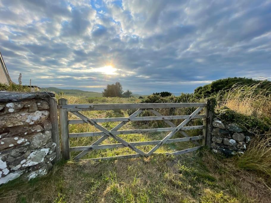 The Hut@Trefechan Wen - Coastal Coziness! Goodwick Bagian luar foto